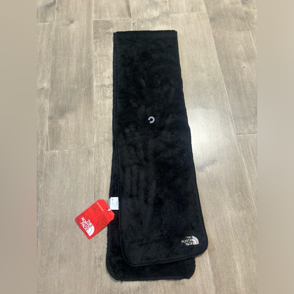 Northface fuzzy scarf - Picture 3 of 3